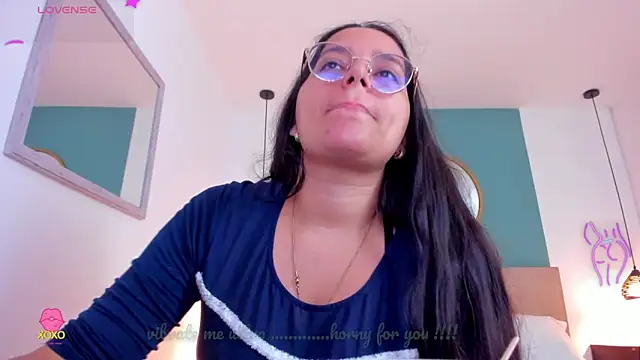lucy blue28 online show from June 18, 2026, 1:04 pm