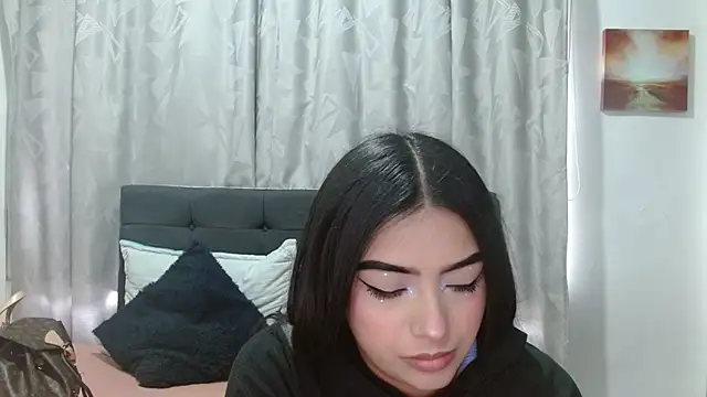 Snapshot of eva_six chatting on October 13, 2025, 6:52 pm eva six online show from October 13, 2025, 6:52 pm