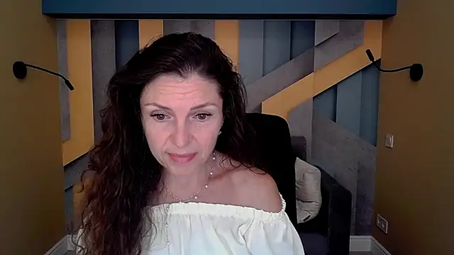 EllaLong online show from September 9, 2025, 11:21 am