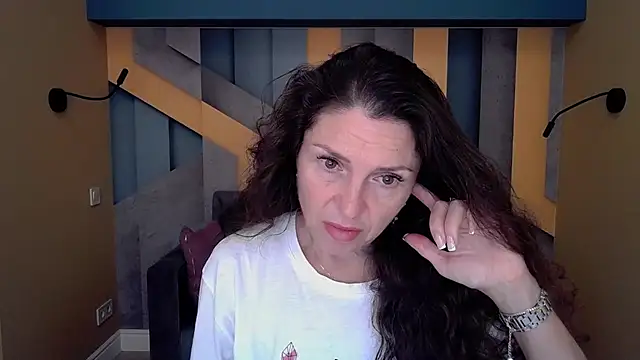 EllaLong online show from October 4, 2025, 11:30 am