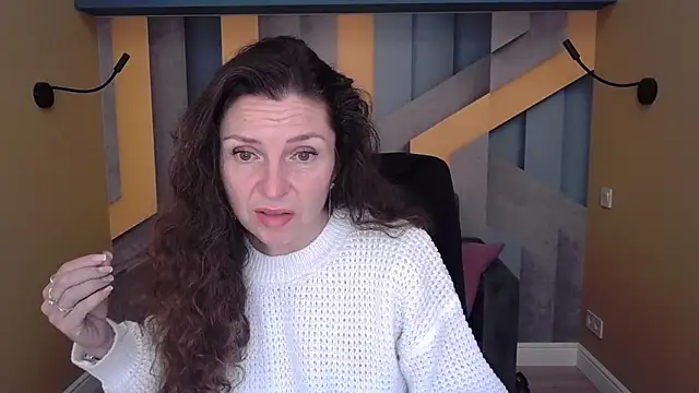 EllaLong online show from November 10, 2025, 12:48 pm