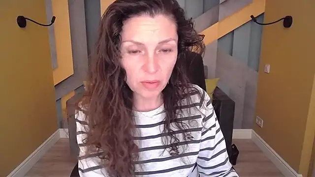 EllaLong online show from April 15, 2026, 11:28 am