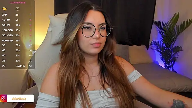 dakottaa  online show from February 3, 2026, 11:32 pm