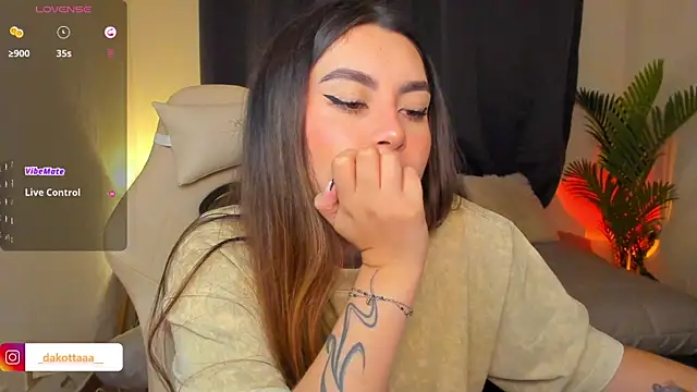 dakottaa  online show from March 25, 2026, 11:33 pm