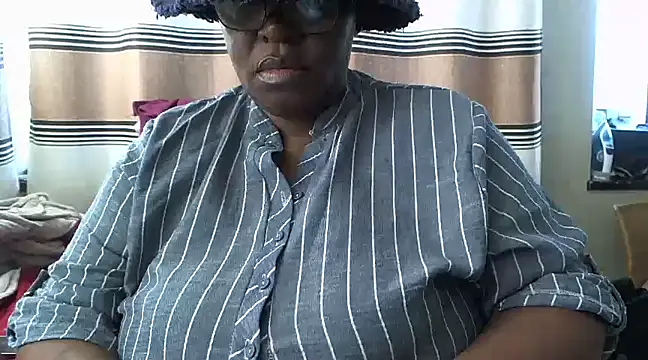 Snapshot of BustyyGoddess chatting on January 22, 2025, 6:10 am BustyyGoddess online show from January 22, 2025, 6:10 am