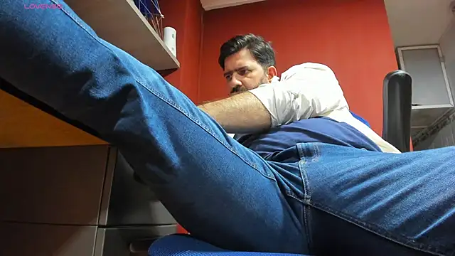 Maxi TheBigDaddy online show from March 4, 2025, 5:13 pm