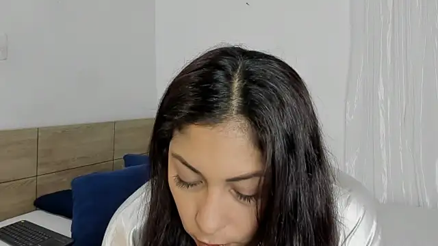 Lauralove 69 online show from May 23, 2026, 9:30 pm