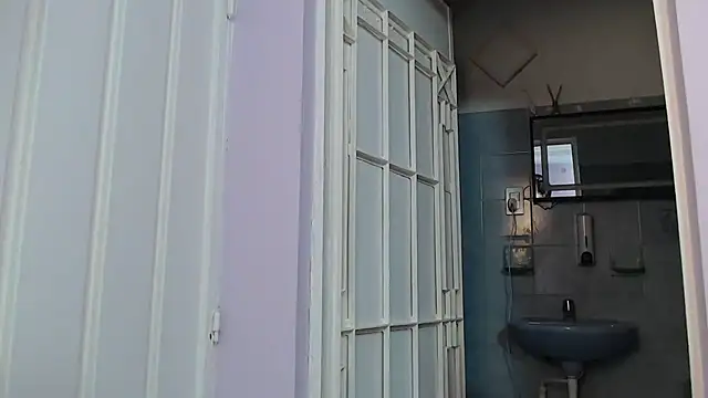 Snapshot of LilaSuni chatting on October 20, 2025, 6:19 pm LilaSuni online show from October 20, 2025, 6:19 pm