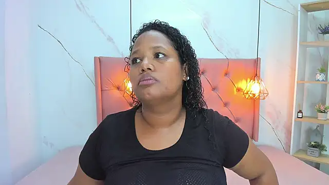 Snapshot of Belle_Brunette chatting on September 29, 2025, 9:30 pm Belle Brunette online show from September 29, 2025, 9:30 pm