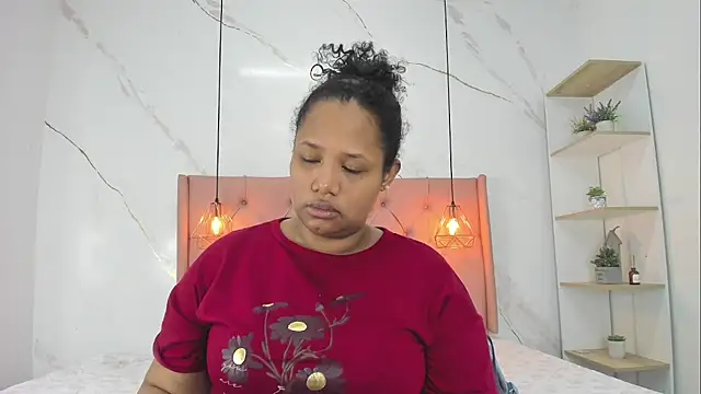 Snapshot of Belle_Brunette chatting on July 15, 2026, 12:10 pm Belle Brunette online show from July 15, 2026, 12:10 pm