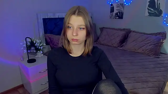 Snapshot of RinaMoore chatting on October 14, 2025, 2:51 pm RinaMoore online show from October 14, 2025, 2:51 pm