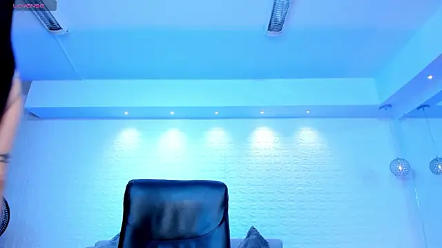 charlottewhitte online show from February 5, 2026, 12:54 pm