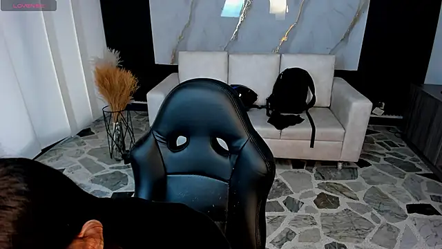 charlottewhitte online show from March 21, 2026, 11:26 am