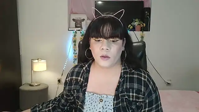Snapshot of Violetacam_05 chatting on January 24, 2025, 3:00 am Violetacam 05 online show from January 24, 2025, 3:00 am