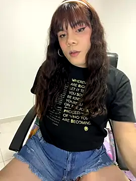 Snapshot of Violetacam_05 chatting on October 4, 2025, 9:07 am Violetacam 05 online show from October 4, 2025, 9:07 am