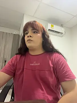 Snapshot of Violetacam_05 chatting on October 24, 2025, 6:32 am Violetacam 05 online show from October 24, 2025, 6:32 am