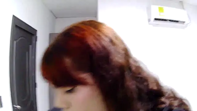 Snapshot of Violetacam_05 chatting on October 25, 2025, 11:32 pm Violetacam 05 online show from October 25, 2025, 11:32 pm