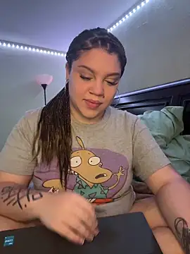 QueenNuttCollector online show from December 30, 2024, 1:58 am