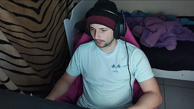 Snapshot of iurytx chatting on February 14, 2025, 10:47 pm iurytx online show from February 14, 2025, 10:47 pm