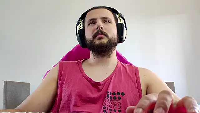 Snapshot of iurytx chatting on November 1, 2025, 6:10 pm iurytx online show from November 1, 2025, 6:10 pm