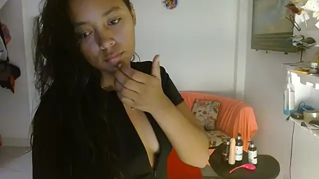 Snapshot of Chiara_petterson chatting on December 21, 2025, 4:36 pm Chiara petterson online show from December 21, 2025, 4:36 pm