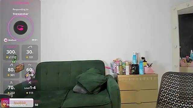 HOTBLACKANDWHITE2 online show from September 11, 2025, 11:27 pm