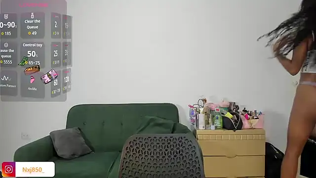 HOTBLACKANDWHITE2 online show from October 15, 2025, 11:05 pm