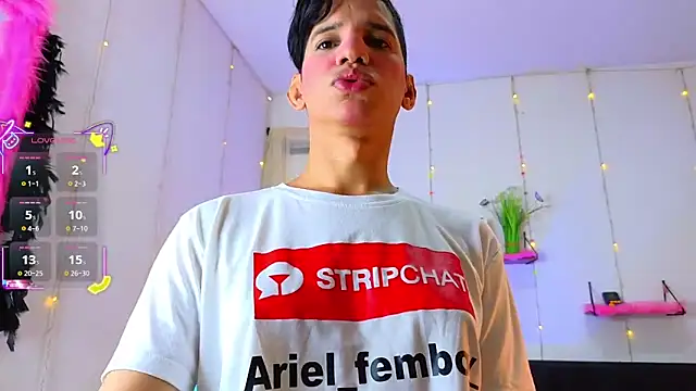 Snapshot of Ariel_Femboy_ chatting on September 19, 2025, 4:47 am Ariel Femboy online show from September 19, 2025, 4:47 am