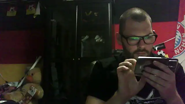 Snapshot of Die-geile-Sau chatting on October 2, 2025, 7:32 pm Die-geile-Sau online show from October 2, 2025, 7:32 pm