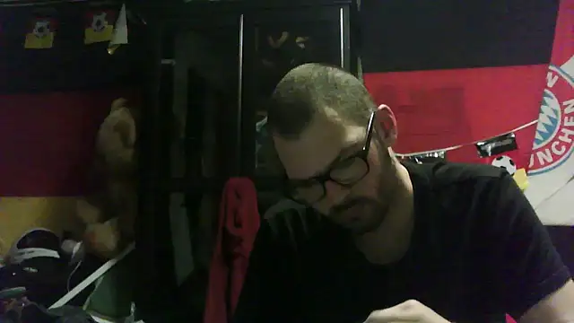 Snapshot of Die-geile-Sau chatting on November 5, 2025, 8:20 pm Die-geile-Sau online show from November 5, 2025, 8:20 pm