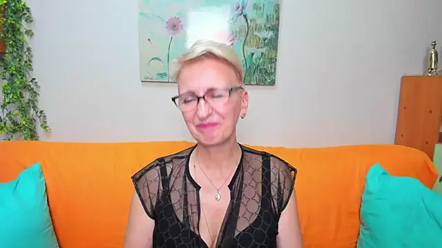 iamyourdream89 online show from December 13, 2025, 7:53 pm