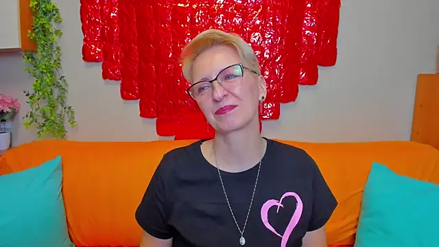 iamyourdream89 online show from February 19, 2026, 4:03 pm