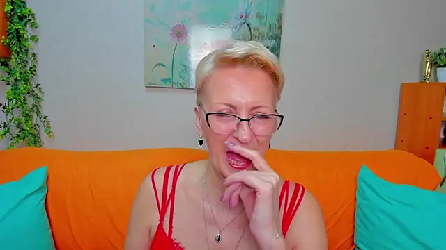 iamyourdream89 online show from March 18, 2026, 10:18 am