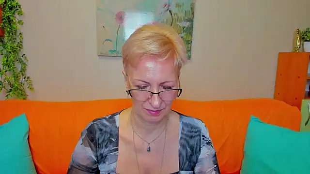 iamyourdream89 online show from April 1, 2026, 1:41 pm