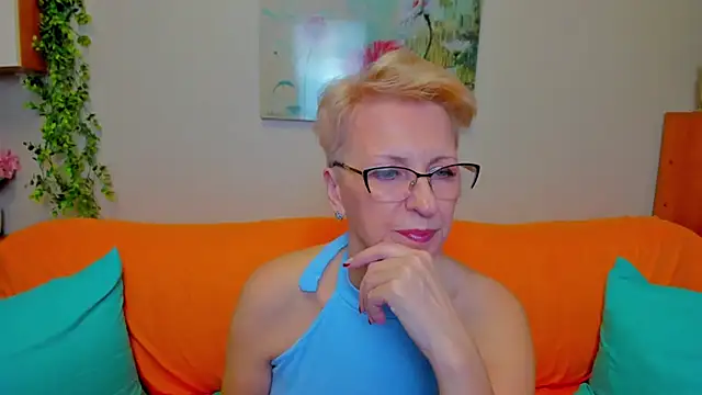 iamyourdream89 online show from April 10, 2026, 2:44 pm