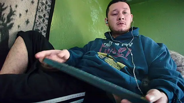 Snapshot of sweet_cock28 chatting on December 13, 2024, 4:05 pm sweet cock28 online show from December 13, 2024, 4:05 pm