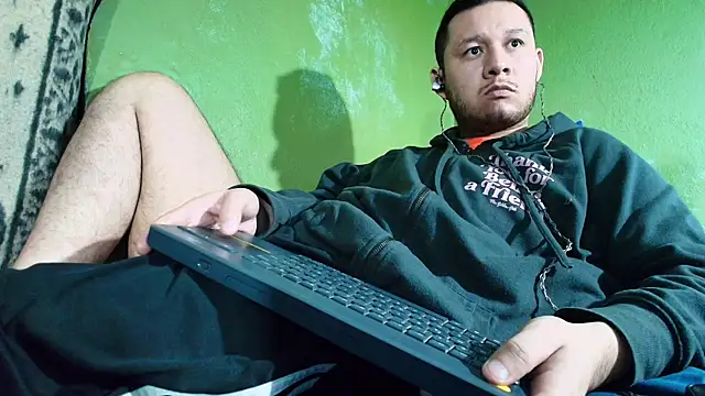 Snapshot of sweet_cock28 chatting on December 14, 2024, 7:03 pm sweet cock28 online show from December 14, 2024, 7:03 pm