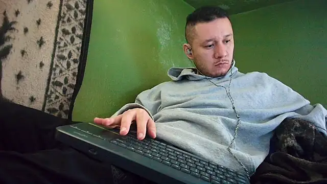 Snapshot of sweet_cock28 chatting on January 20, 2025, 3:50 pm sweet cock28 online show from January 20, 2025, 3:50 pm