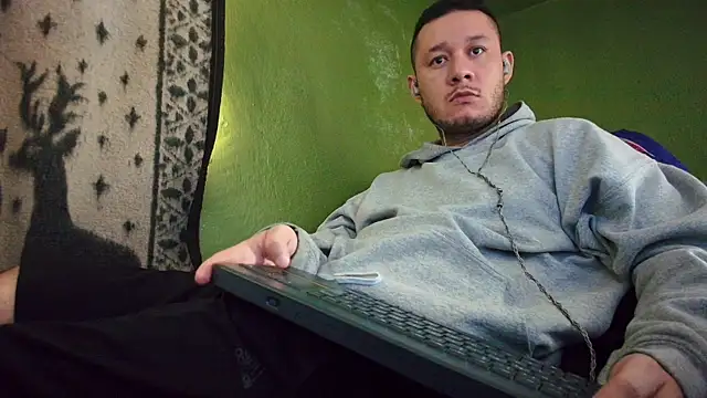 Snapshot of sweet_cock28 chatting on January 23, 2025, 3:22 pm sweet cock28 online show from January 23, 2025, 3:22 pm
