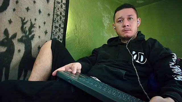 Snapshot of sweet_cock28 chatting on January 27, 2025, 3:39 pm sweet cock28 online show from January 27, 2025, 3:39 pm