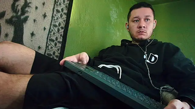 Snapshot of sweet_cock28 chatting on February 5, 2025, 3:31 pm sweet cock28 online show from February 5, 2025, 3:31 pm