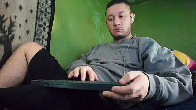 Snapshot of sweet_cock28 chatting on February 14, 2025, 3:36 pm sweet cock28 online show from February 14, 2025, 3:36 pm
