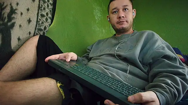 Snapshot of sweet_cock28 chatting on February 18, 2025, 3:32 pm sweet cock28 online show from February 18, 2025, 3:32 pm