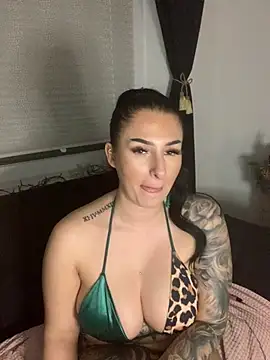 Snapshot of Mia-Bremer chatting on March 6, 2025, 12:00 am Mia-Bremer online show from March 6, 2025, 12:00 am