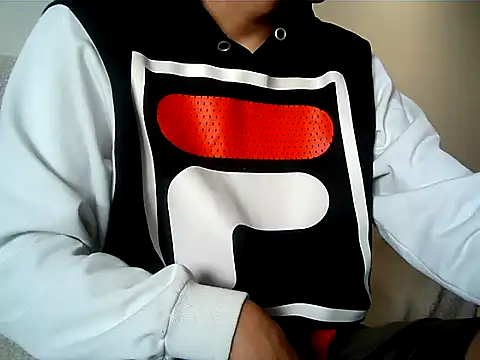 Snapshot of axeldaviid chatting on February 25, 2025, 4:10 pm axeldaviid online show from February 25, 2025, 4:10 pm