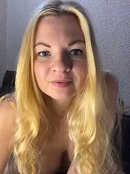 Julia beauty online show from December 17, 2025, 9:43 pm