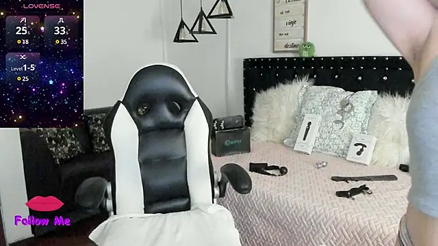 Snapshot of natasha_logan_ chatting on January 18, 2025, 4:04 am natasha logan online show from January 18, 2025, 4:04 am