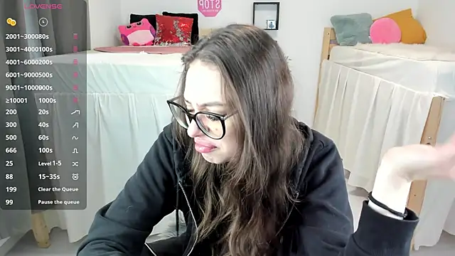 18perfecttits online show from December 11, 2024, 12:02 pm