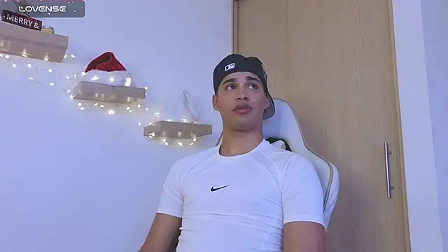 Snapshot of Jimmy_Leeh_ chatting on January 6, 2025, 10:47 pm Jimmy Leeh online show from January 6, 2025, 10:47 pm