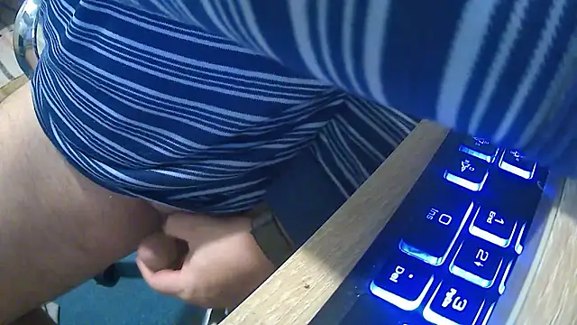 Snapshot of GYurmoka70 chatting on October 26, 2025, 6:19 am GYurmoka70 online show from October 26, 2025, 6:19 am